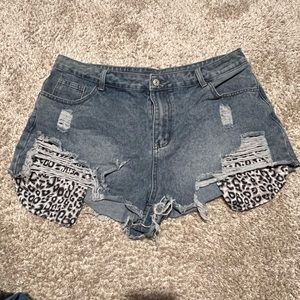 women’s denim shorts with cheetah pockets